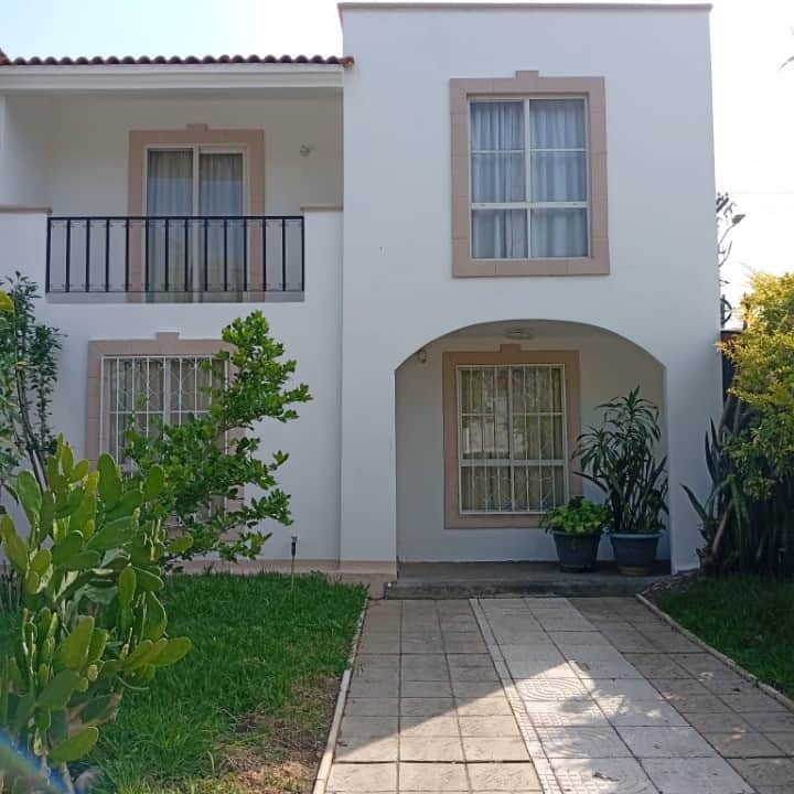 Casa en Renta en Alamedas de Villa Flores.
