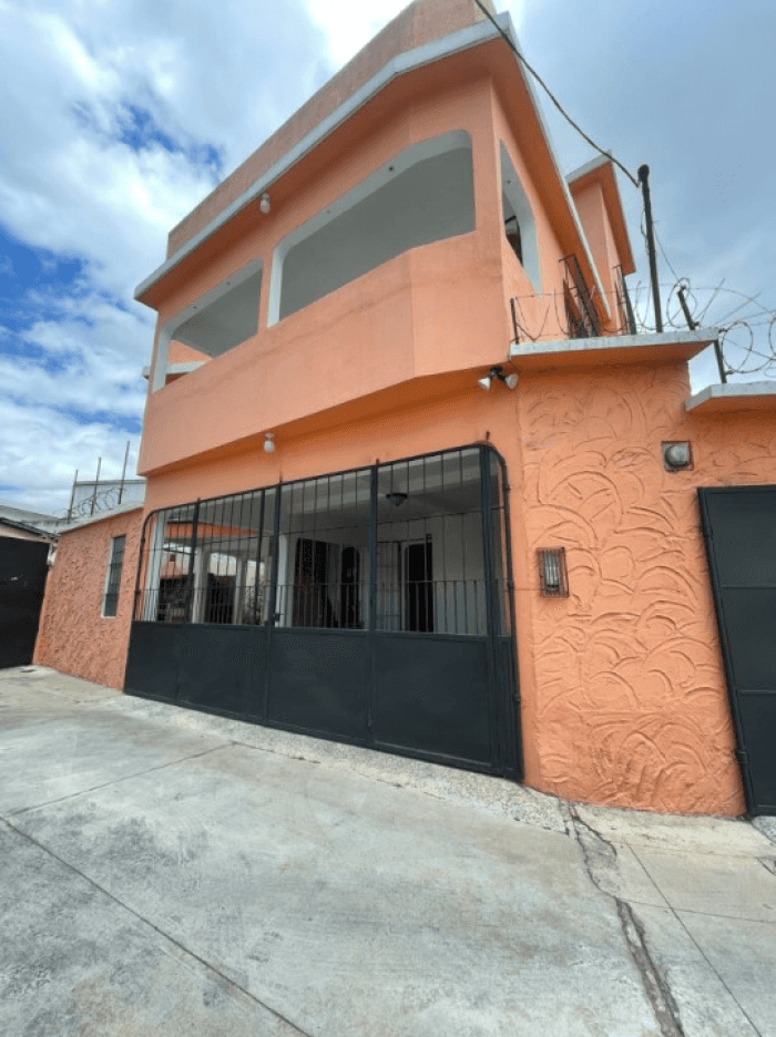Casa en Venta en Calzada San Juan, Zona 7
