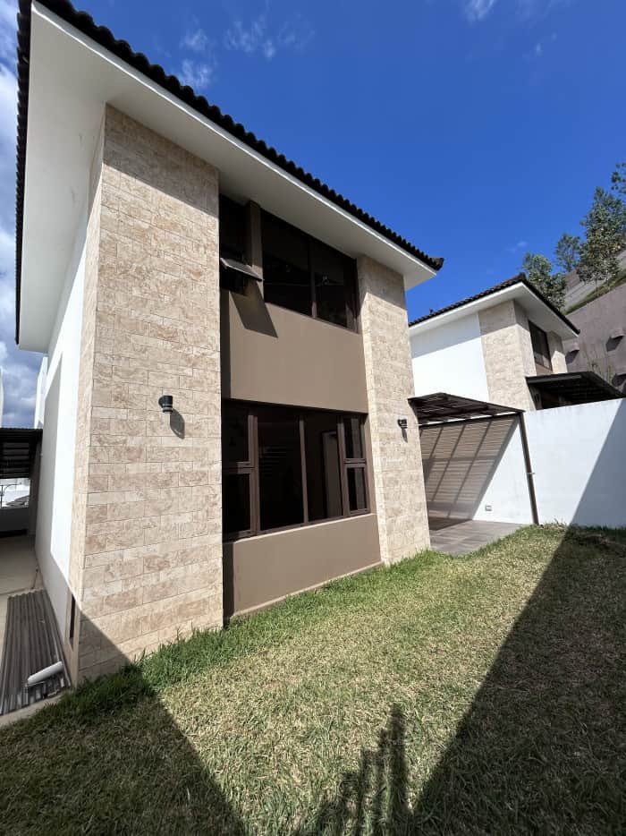 Casa nueva en Venta y Renta en Lomas de San Isidro