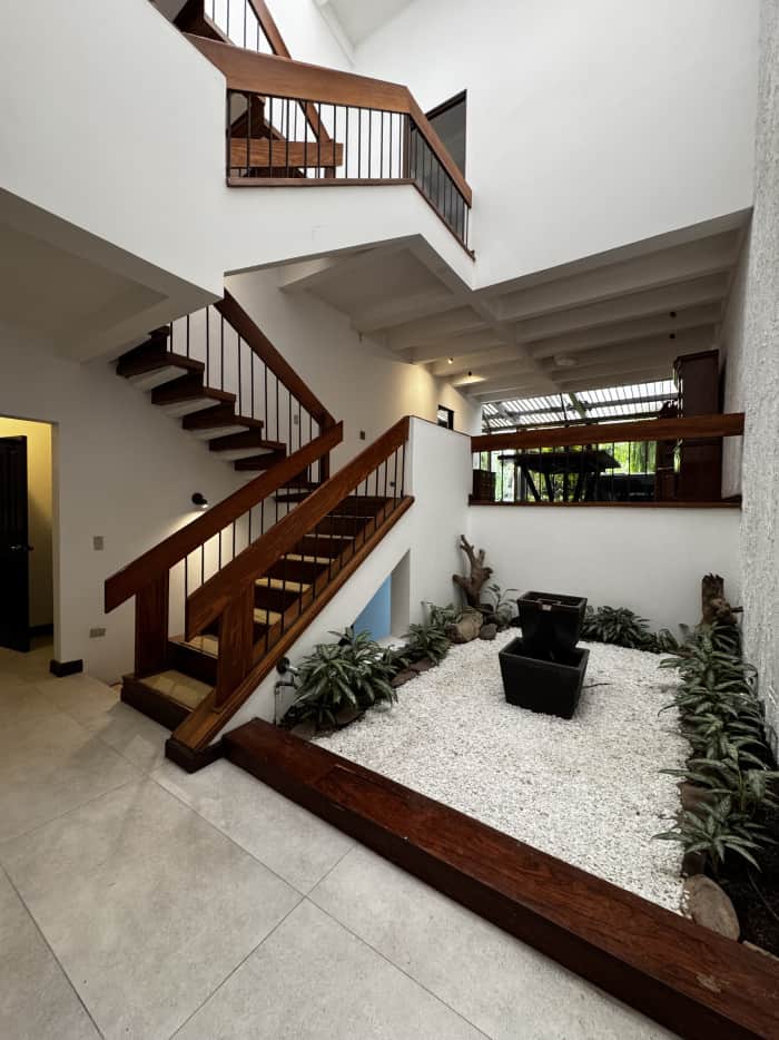 CASA EN VENTA EN ZONA 10 ENTORNO LAS MARGARITAS