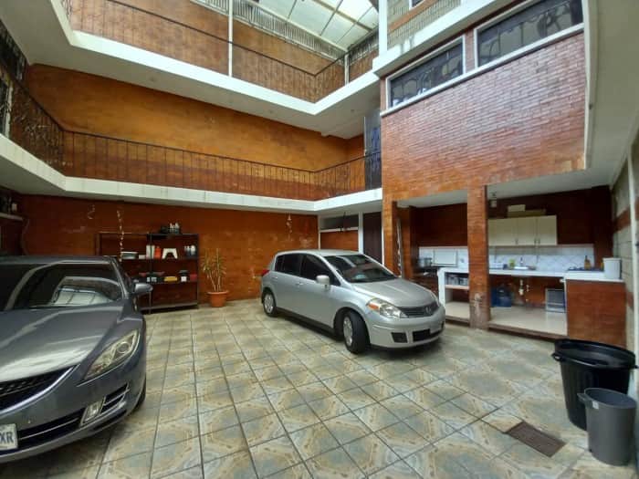 Casa grande en venta cerca a Carretera Interamericana