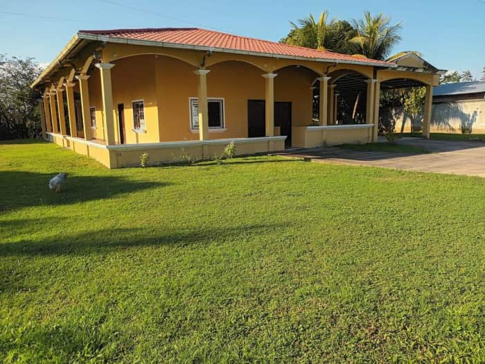 Casa en Venta de un nivel en Morales Izabal