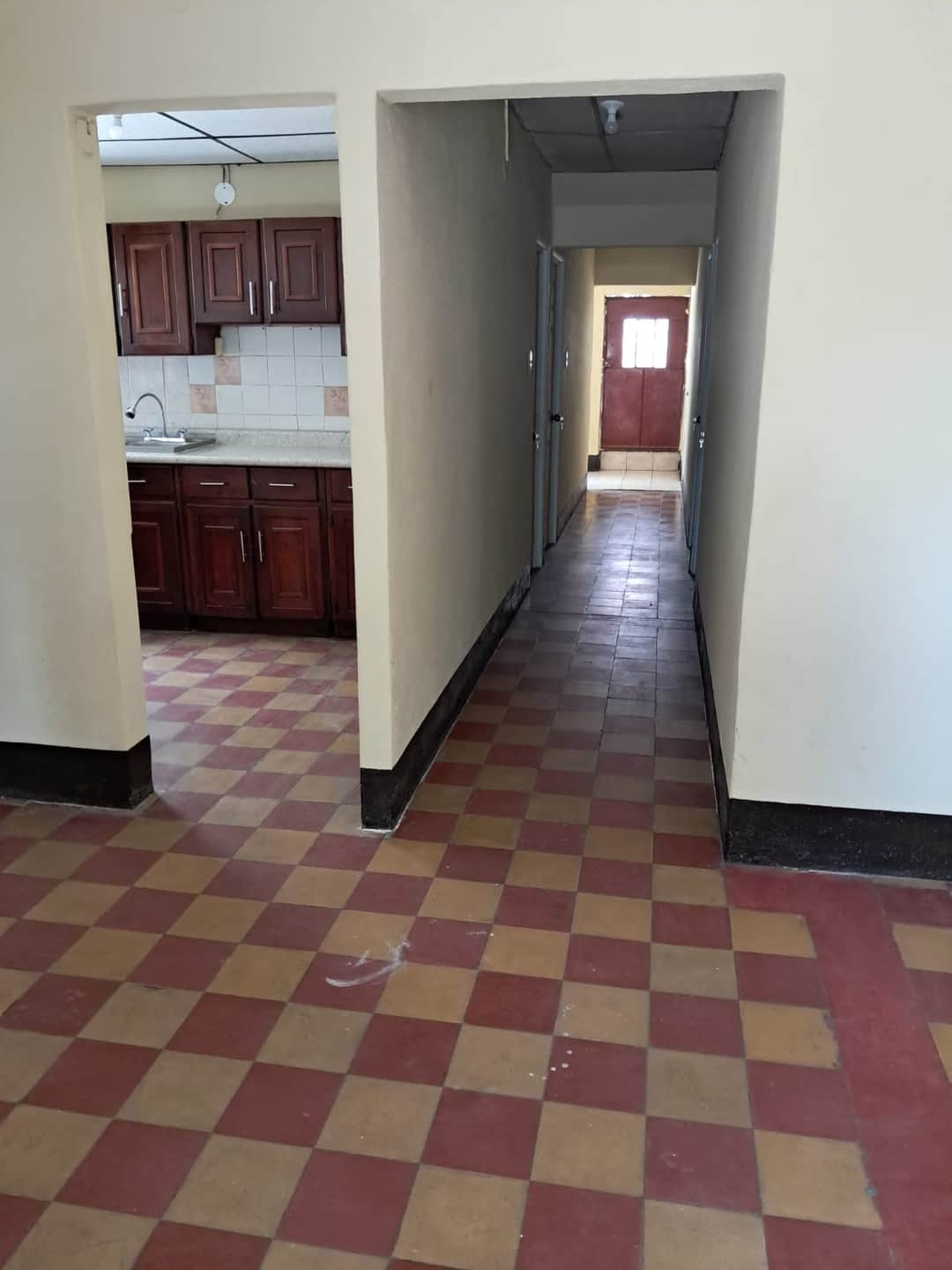 Casa Residencial en Colonia Santa Marta, Zona 5 Mixco