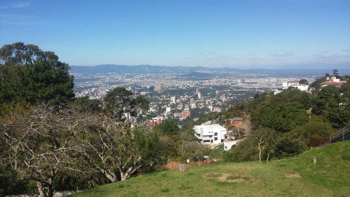 Bella casa en venta en KM 9.5 CES ALTOS DE MONTEBELLO
