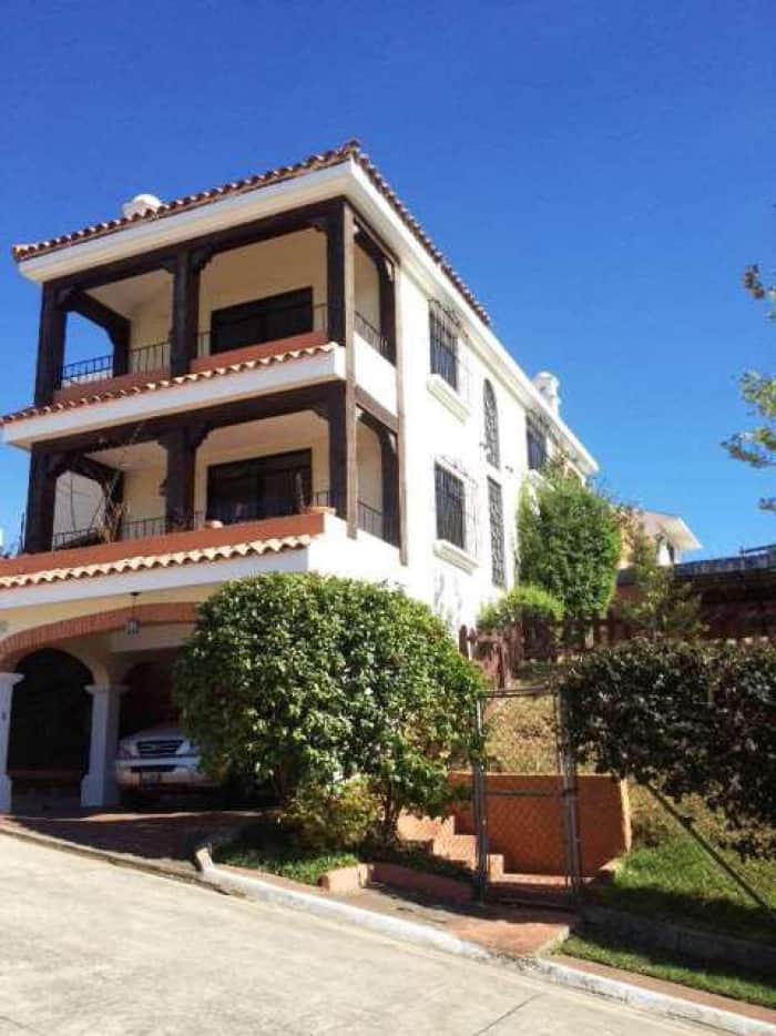 SE VENDE HERMOSA CASA EN KM. 16.5 CRUCE A OLMECA.