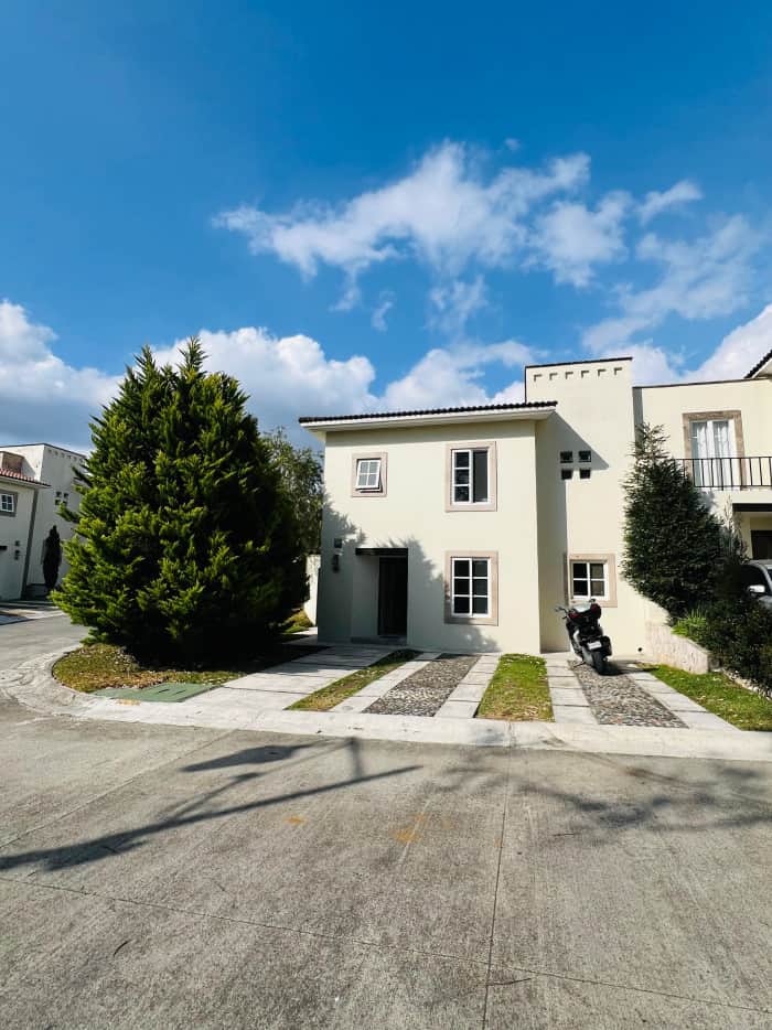 Venetto, Casa en venta y renta Carretera a El Salvador