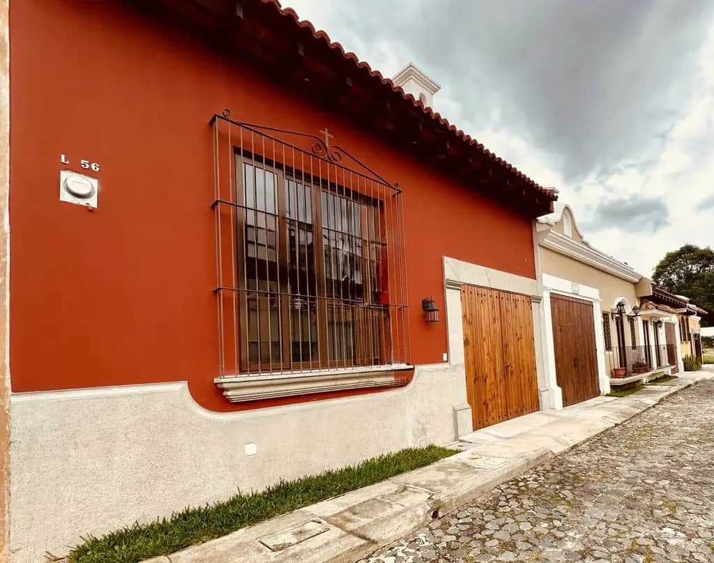 Casa de un nivel con terraza en Venta, Antigua Guatemala.