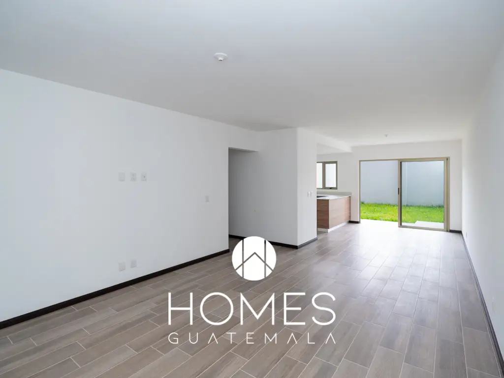 Apartamento con amplio jardín en Venta, Zona 14 La Villa.