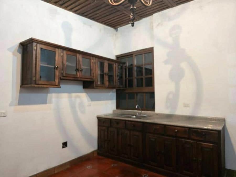 En renta, apartamento en condominio de 2 habitaciones en Santa Lucía Milpas Altas