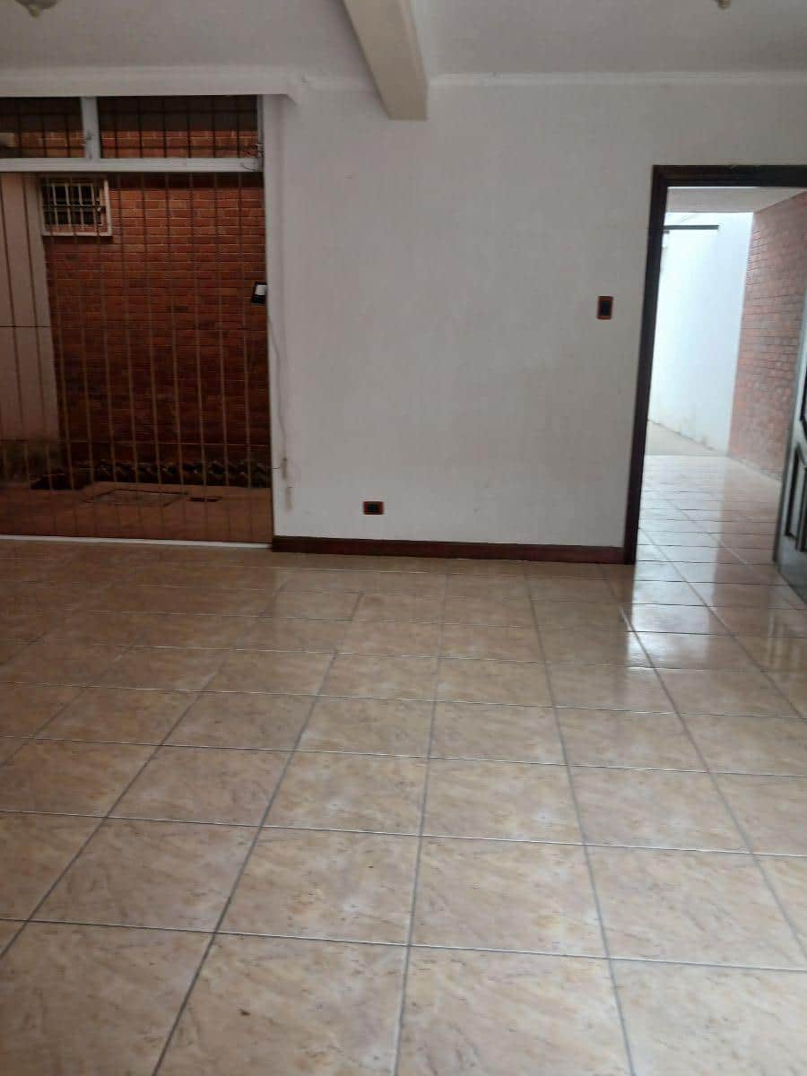 Casa disponible zona 15