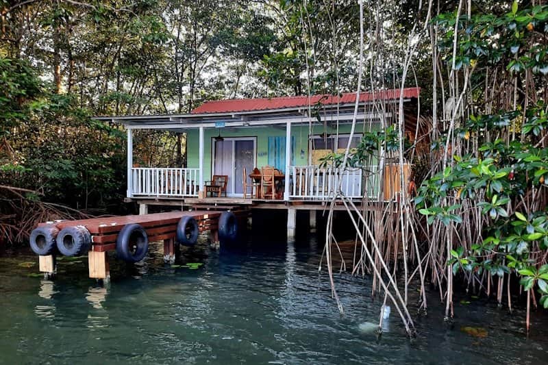 CASA EN LA ENSENADA DE LAS FLORES en La Barra Lampara