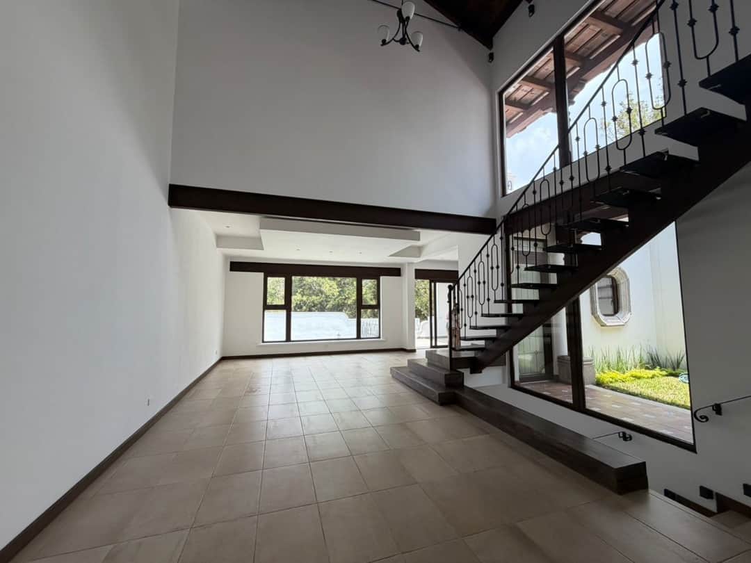 SE VENDE CASA 4 HABS EN HACIENDA DEL COMENDADOR ANTIGUA GT