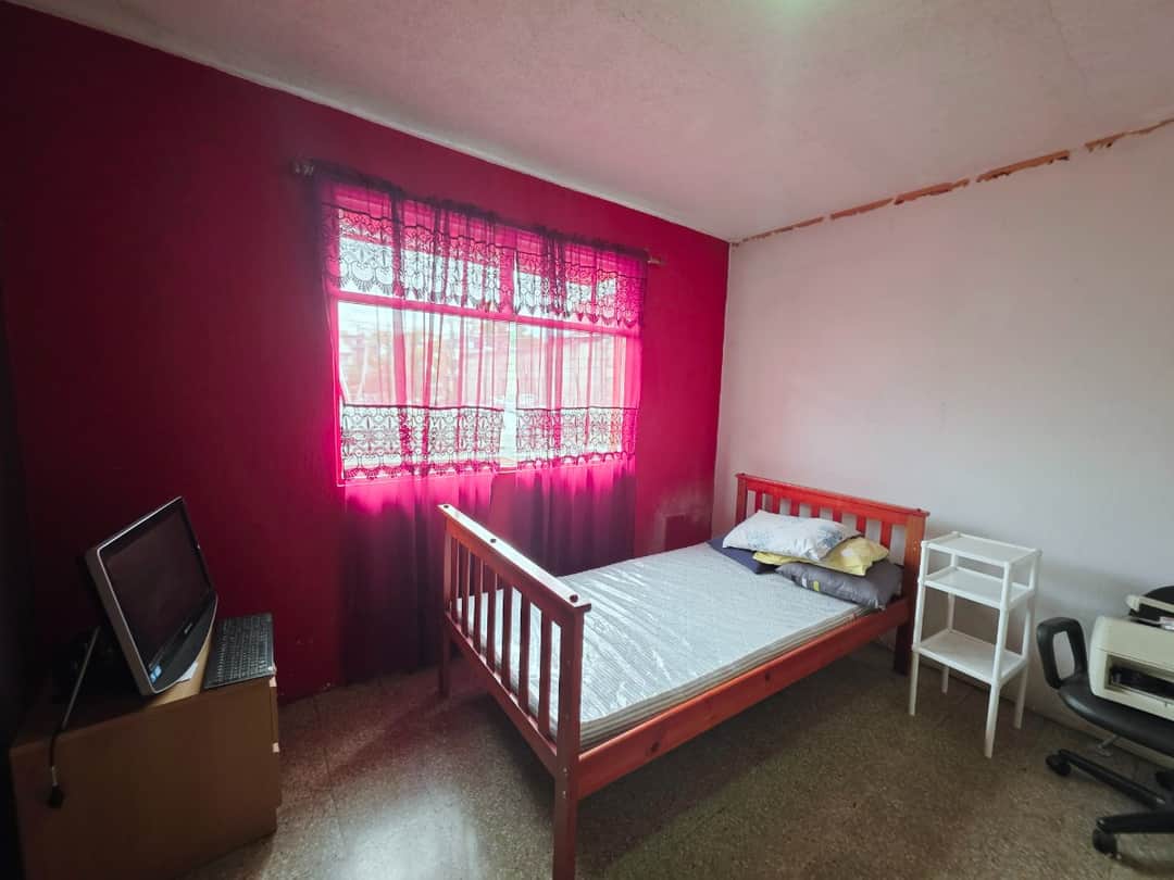 Casa en Venta con Apartamento y Locales en Zona 2 Mixco