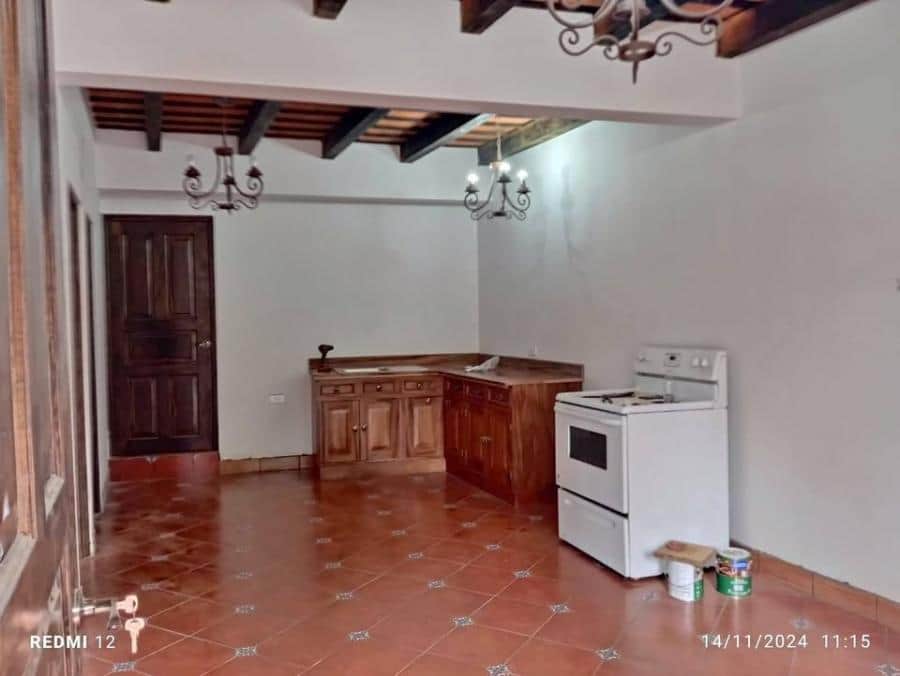 En renta, apartamento en condominio de 2 habitaciones en Santa Lucía Milpas Altas
