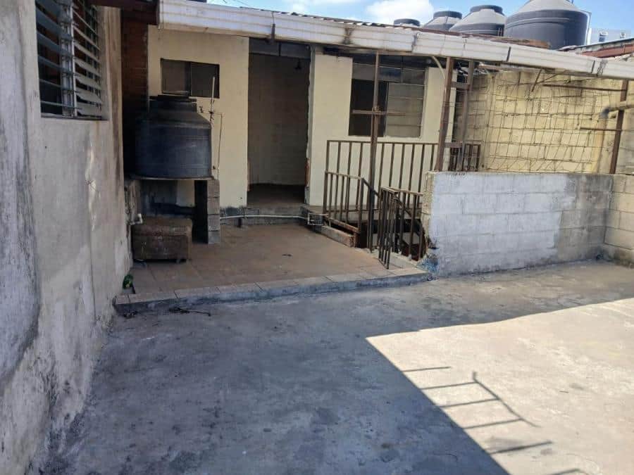 CASA EN VENTA EN ZONA 6, A MEDIA CUADRA DE LA CALLE MARTÍ