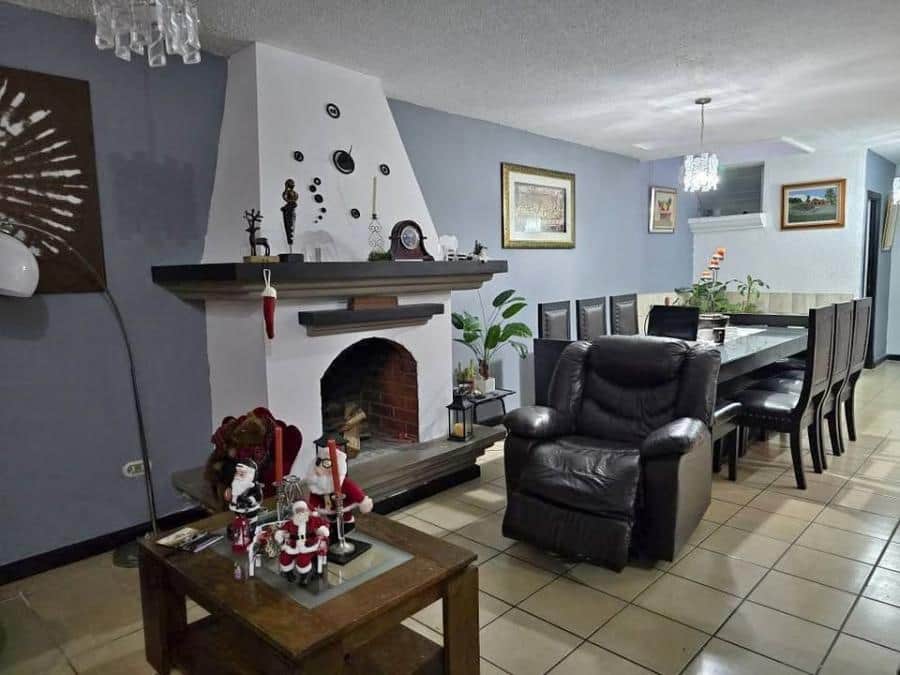 En renta, Casa de 5 habitaciones en villas del choacorral San Lucas Sacatepéquez