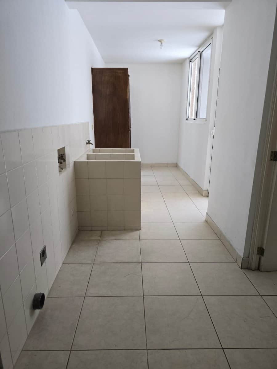 Casa en renta en zona 14 en Condominio