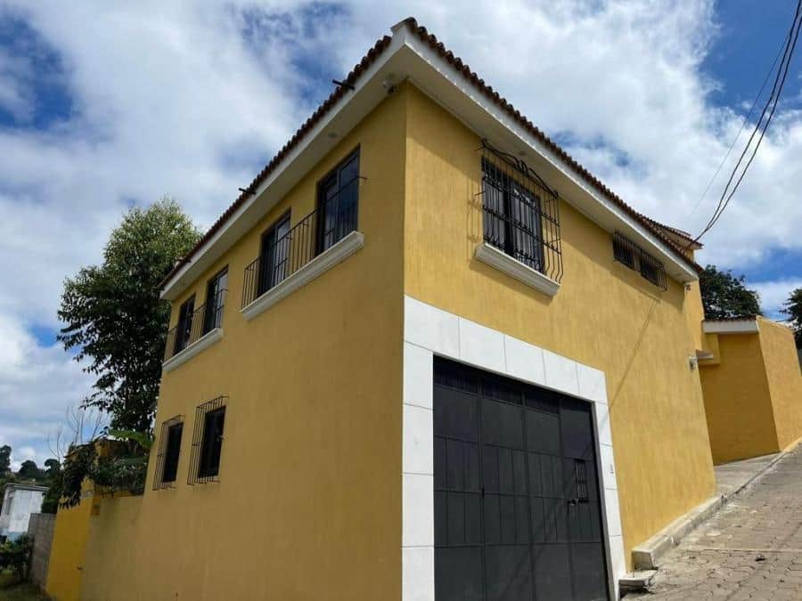 En venta , se ofrece apartamento de 2 niveles en la embaulada, San Lucas Sacatepéquez