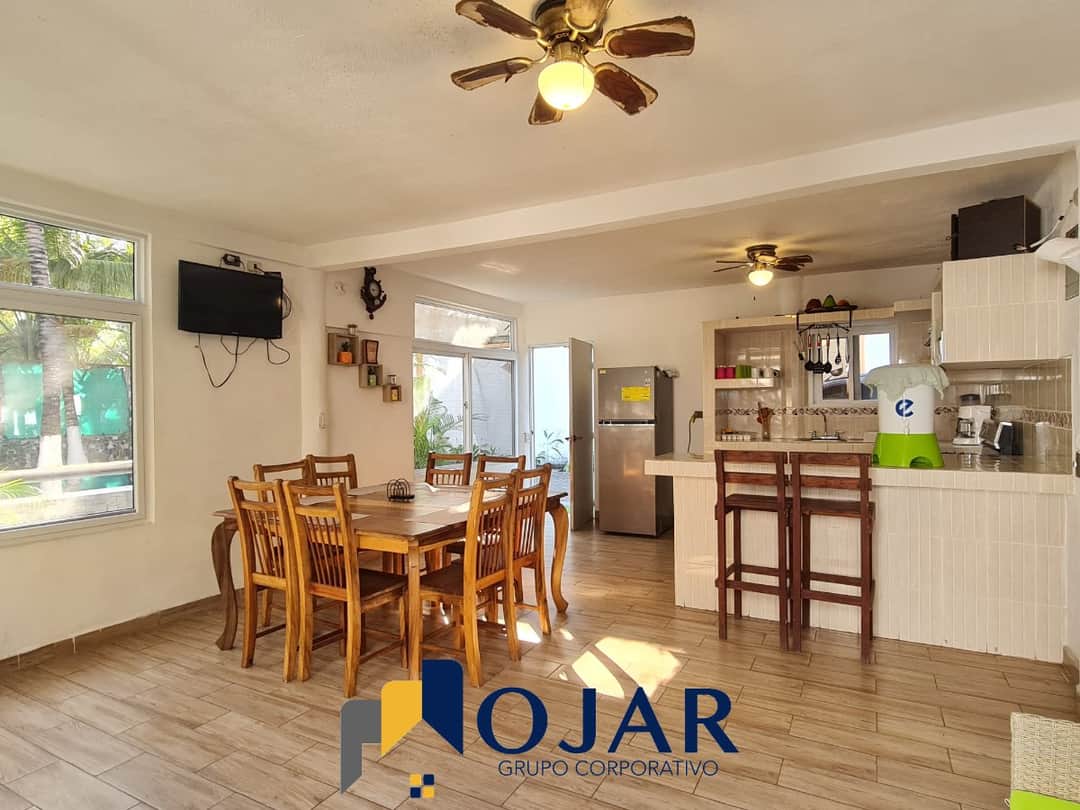 CASA FRENTE A LA PLAYA EN VENTA EN SIPACATE ESCUINTLA / AMUEBLADA