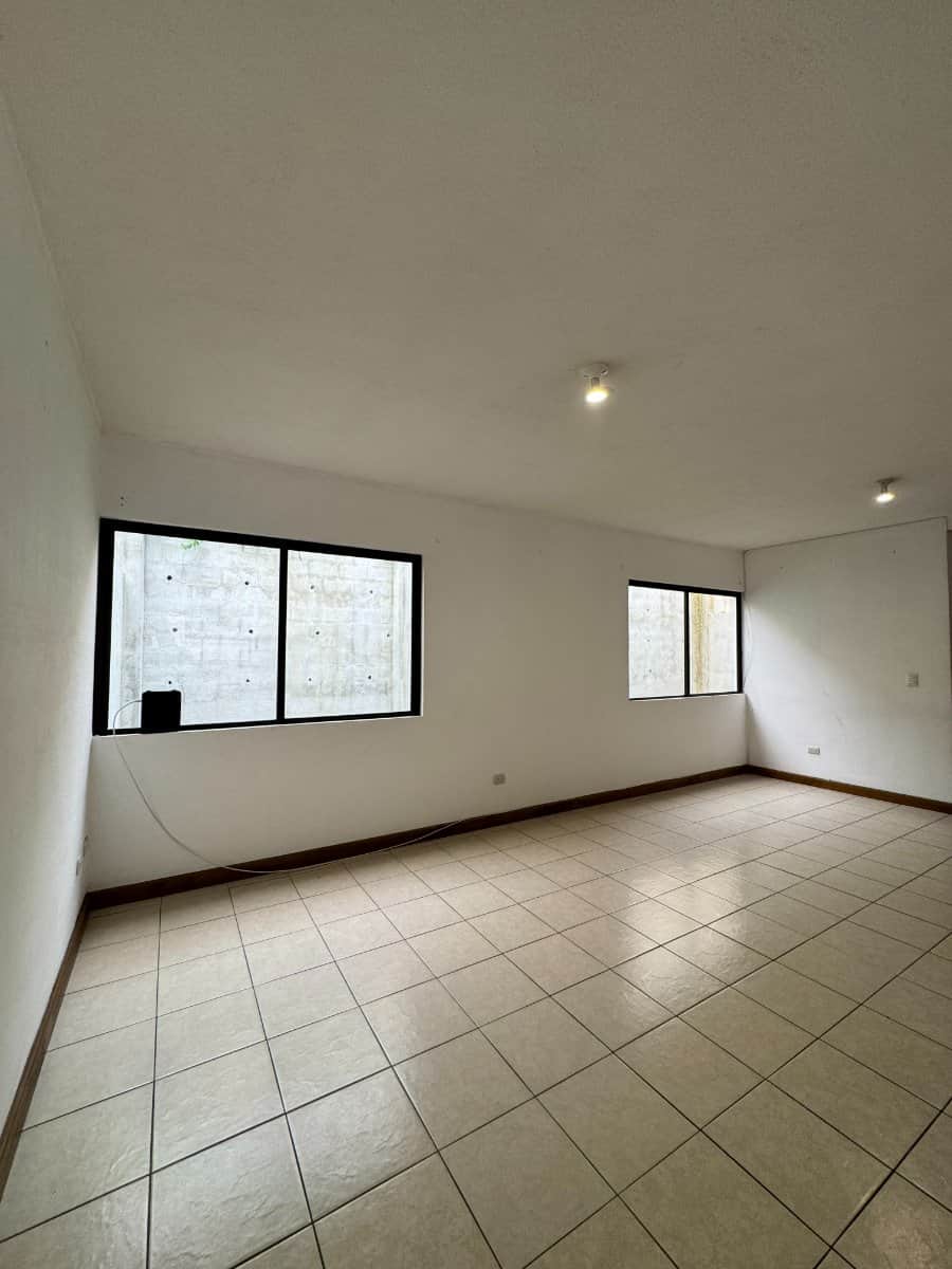 Casa en renta condominio Zona 16 Blvd. Acatán
