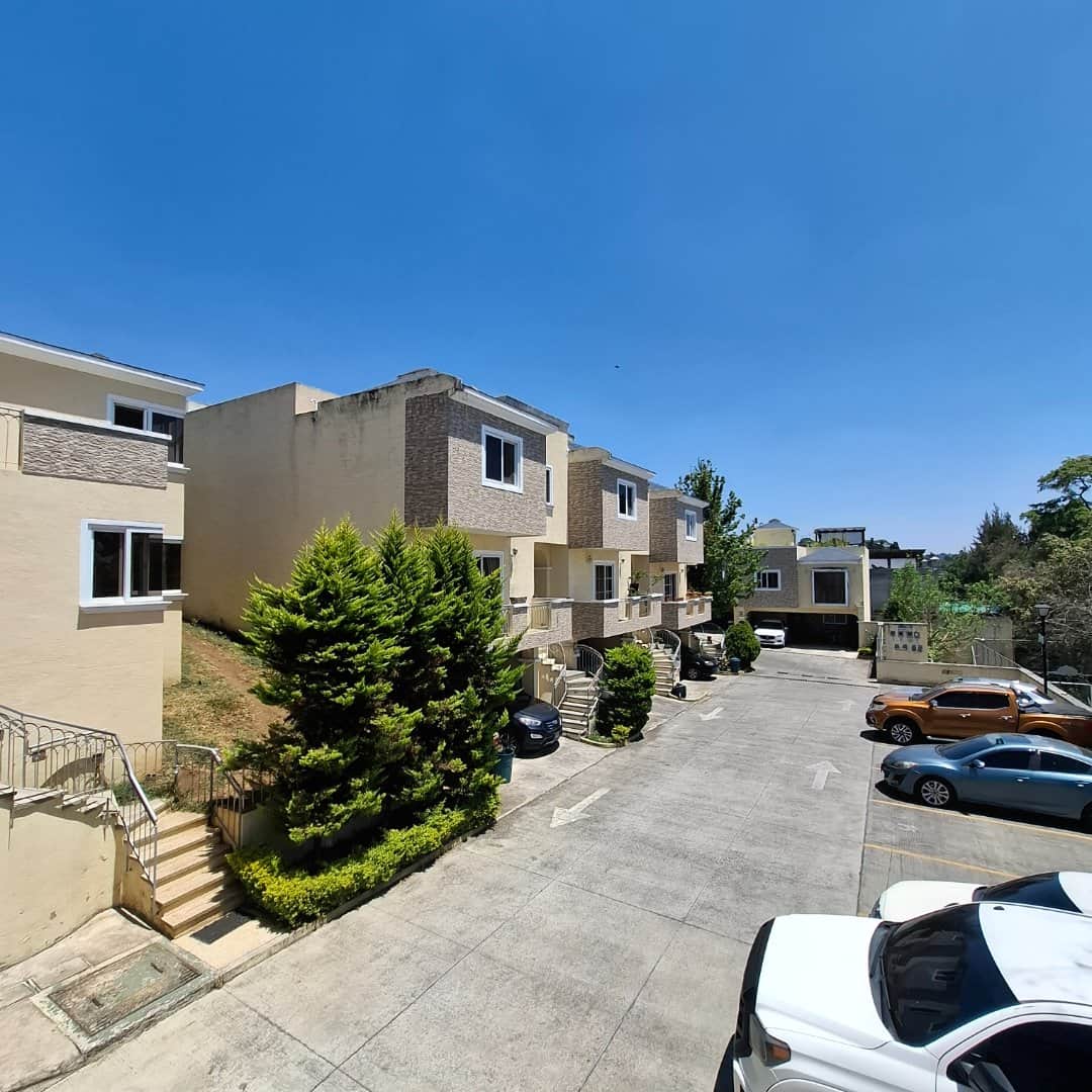 En venta casa de 4 habitaciones en Cañadas del Encinal