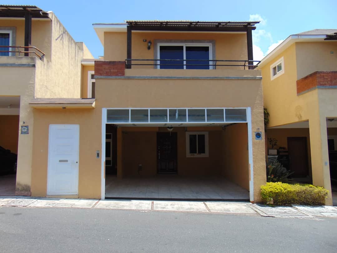 CONDOMINIO BOSQUES DE ARRAZOLA