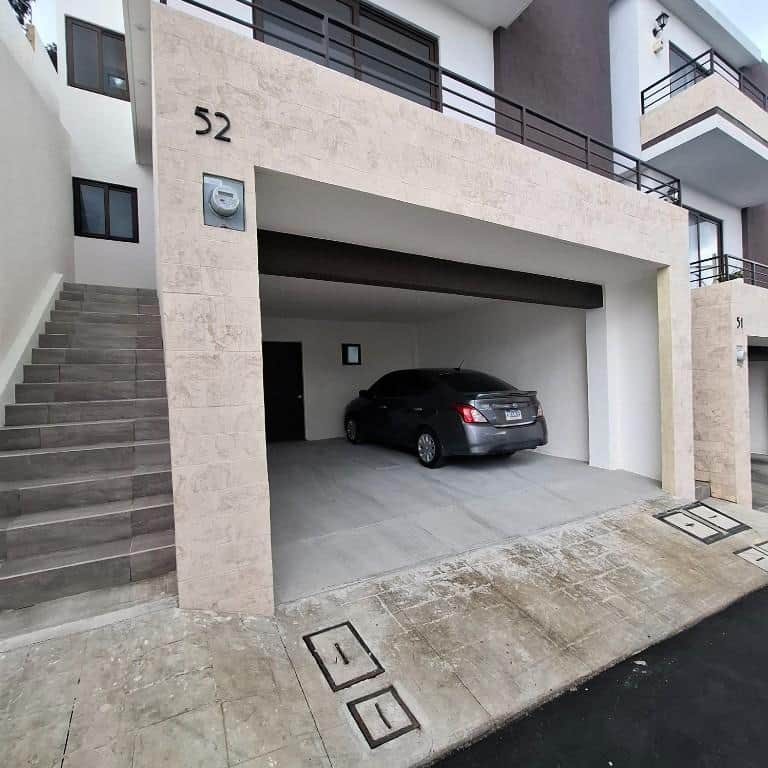 Casa en renta en La Reserva del Naranjo, Mixco
