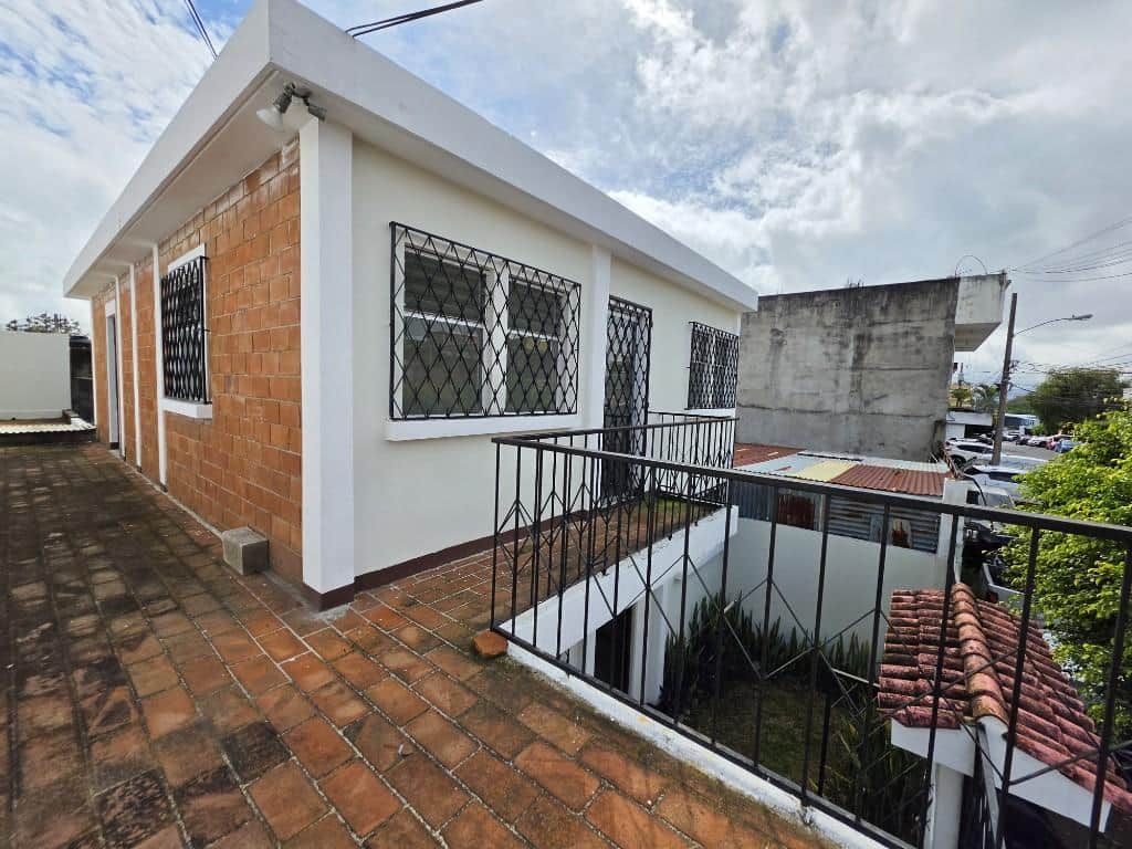 Casa de 2 niveles en venta en Kaminal Juyú II, zona 7, Guatemala