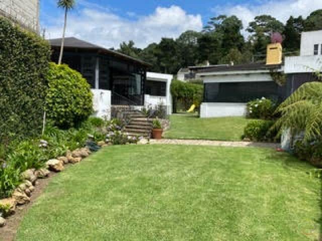 Casa en venta en Zona 10, Santa Catarina Pinula · 5 hab · 2,200 m²