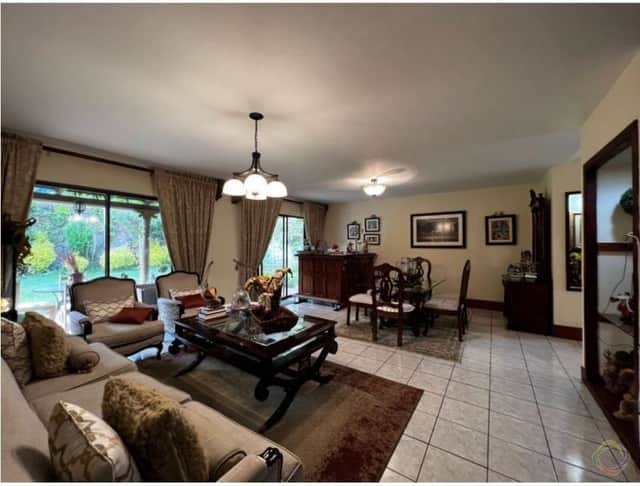 Casa en venta en Santa Catarina Pinula, Guatemala · 4 hab · 450 m²