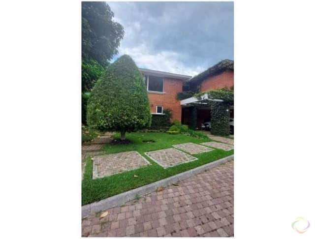 Casa en venta en Santa Catarina Pinula, Guatemala · 4 hab · 365 m²