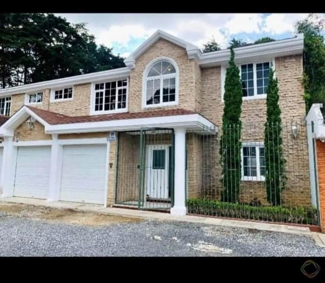 Casa en venta en Santa Catarina Pinula, Guatemala · 3 hab · 290 m²