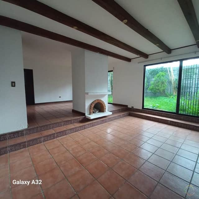 Casa en venta en Santa Catarina Pinula, Guatemala · 4 hab · 298 m²