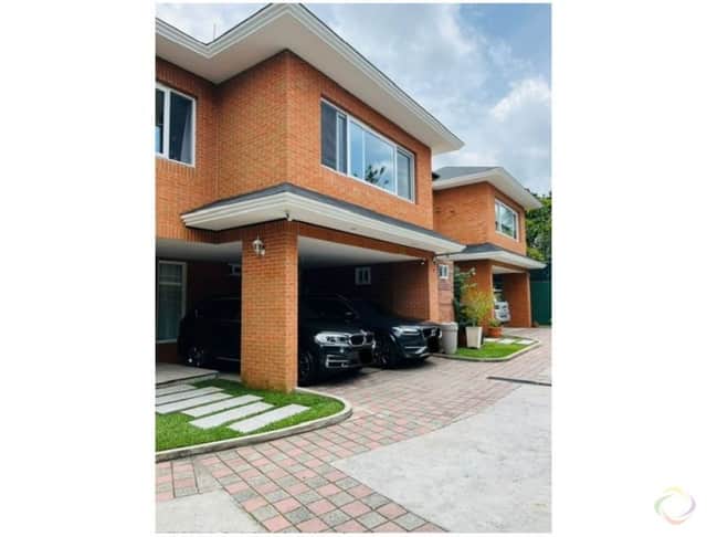 Casa en venta en Santa Catarina Pinula, Guatemala · 3 hab · 255 m²