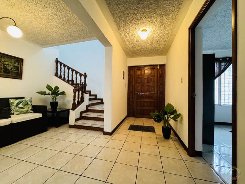 Casa para venta o alquiler en condominio San Cristobal