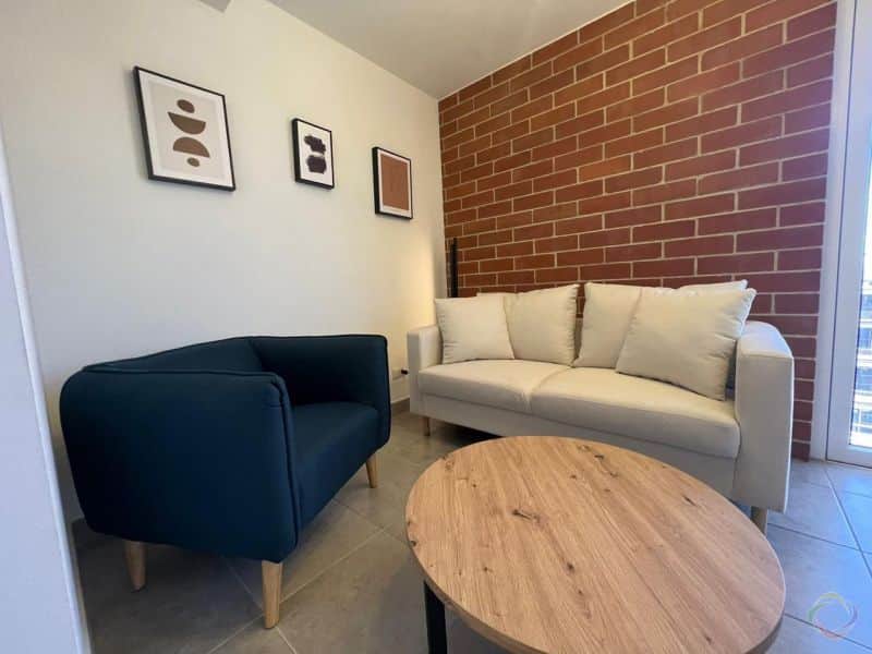Apartamento amueblado en Edificio Modra zona 4 en venta o renta