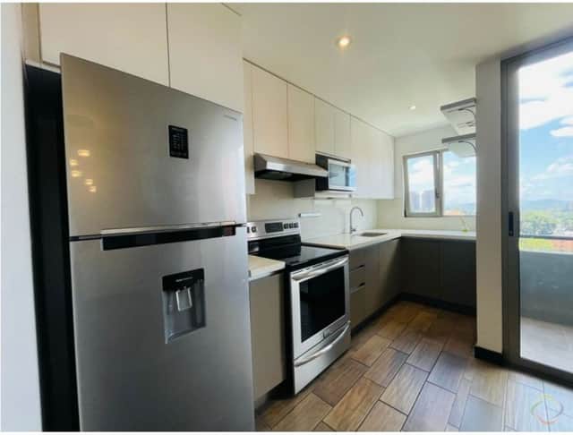 Apartamento en alquiler en Zona 10, Guatemala · 3 hab · 139 m²