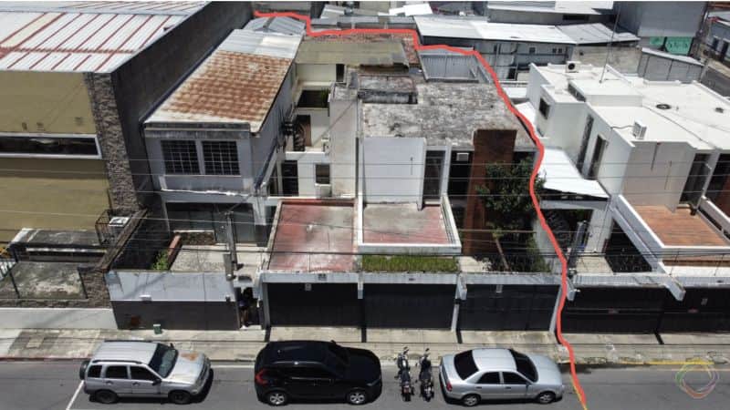 Casa para Oficinas de Uso Comercial en zona 10 BAJO PRECIO