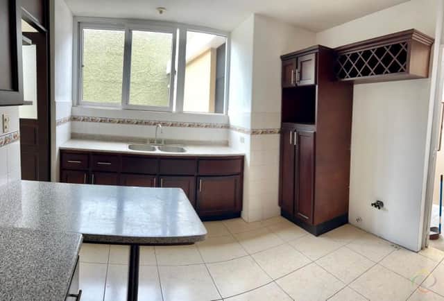 Casa en venta en Santa Catarina Pinula, Guatemala · 3 hab · 267 m²