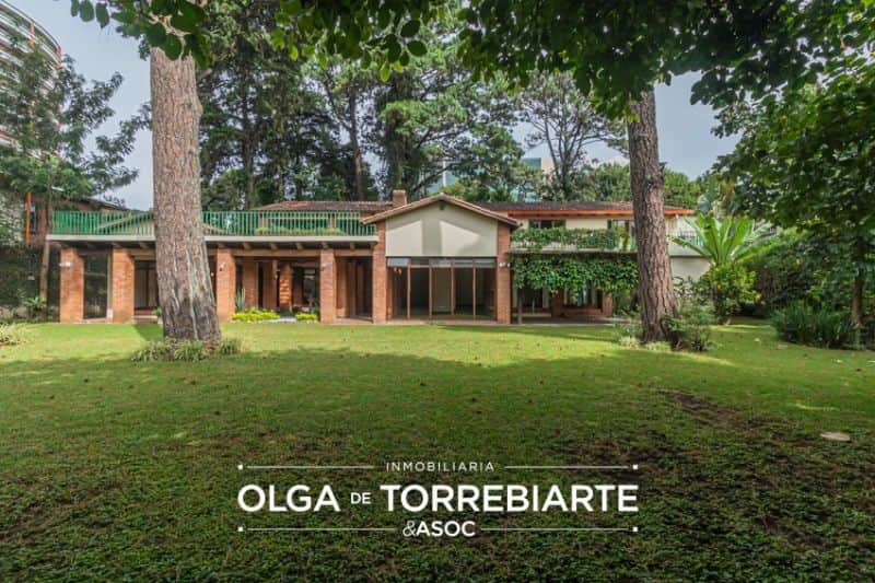 Casa en Colonia Navarra, zona 14