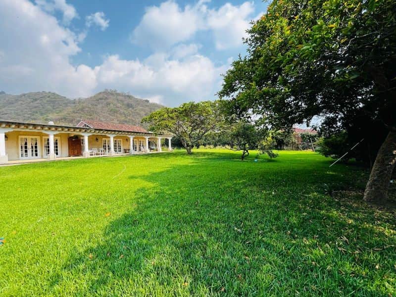 Antigua Guatemala casa Amueblada con amplio Jardin y 6 habitaciones