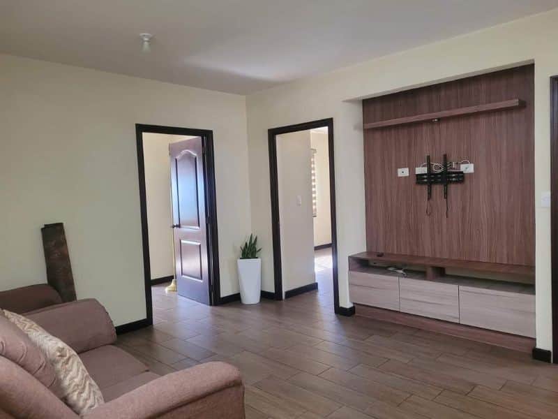 EN RENTA AMPLIA CASA ZONA 16 CONDOMINIO PORTALES DE SAN ISIDRO