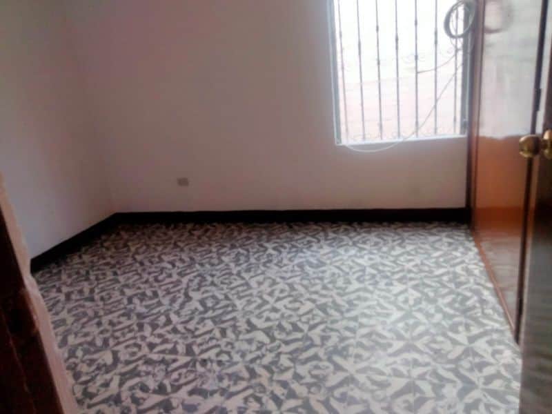 SE RENTA LINDA CASA EN MONTERREAL ZONA 4 DE MIXCO