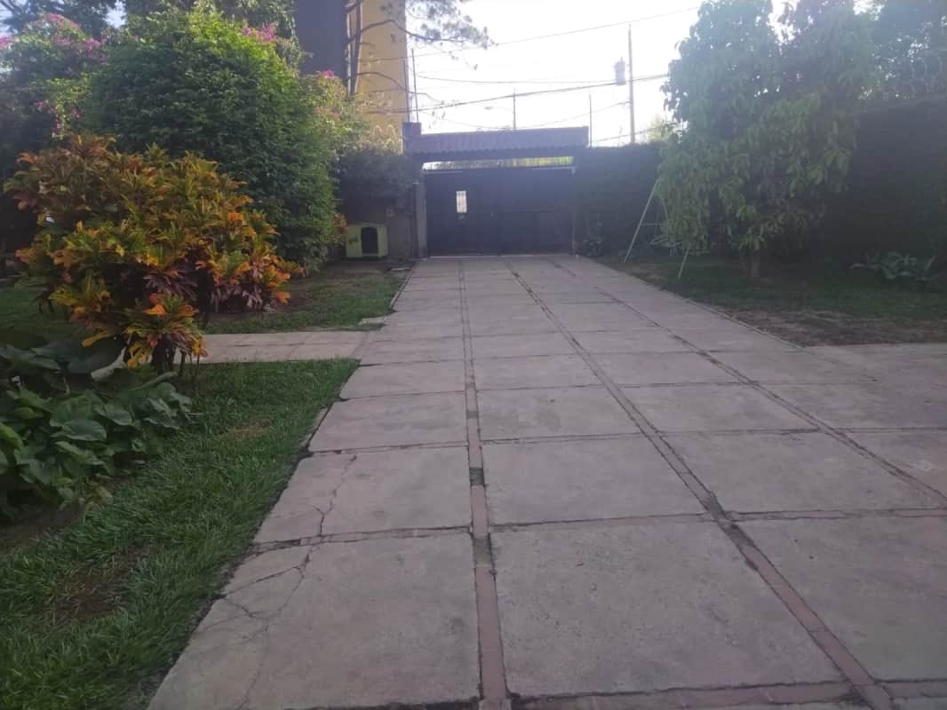 En Renta Propiedad Zona 16 sobre Calle Principal Fuera de Garita uso Comercial o Vivienda
