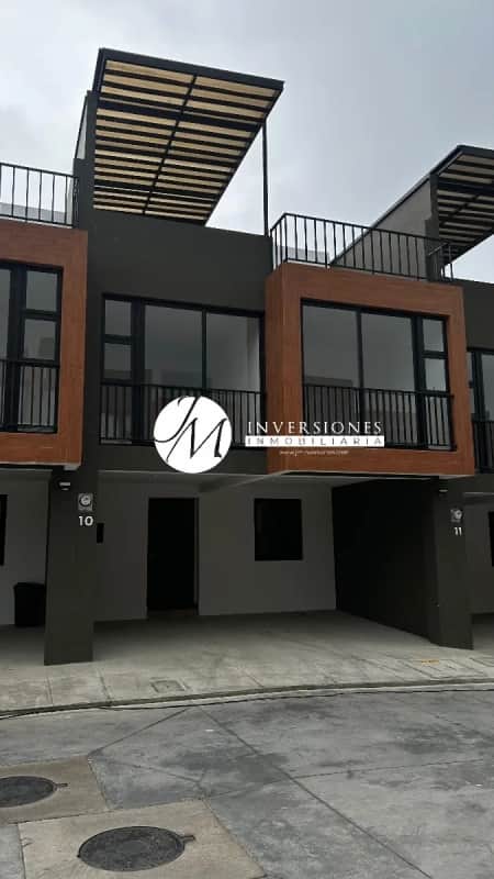 Casa en renta en zona 16 en condominio