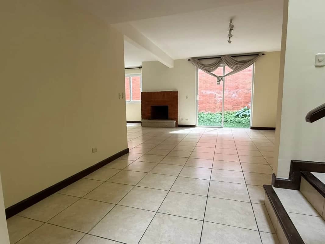 Amplia casa en Prados de Muxbal