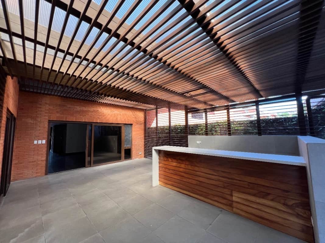 CASA VENTA ZONA 10, CONDOMINIO EXCLUSIVO, 440 MTS2~4 DORMITORIO 3.5 BAÑOS~4 PARQUEOS $1,150,000 DOLARES