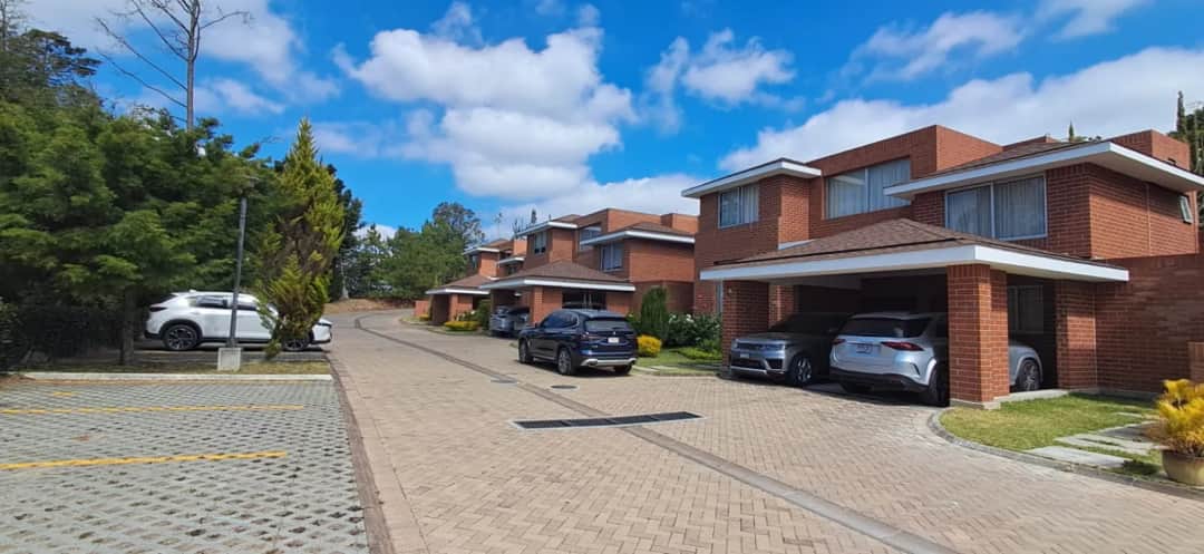 Alquiler Casa, La Loma de Los Pinos, Zona 16, Boulevard Acatàn