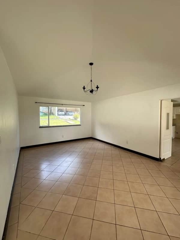 Alquilo casa de 1 nivel en Condominio Casa y Campo CAES