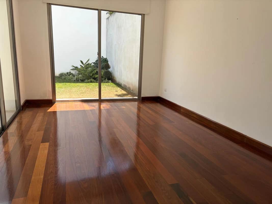 Casa en renta o venta San Jose Pinula en exclusivo residencial